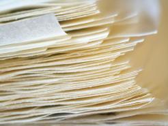 Feines Papier zu einem eigenen Buch binden