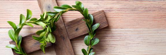 Kreuz und ein Herz aus Buchsbaum