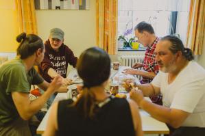 Gäste der Franziska-Schervier-Stube | © Christina Sobiraj